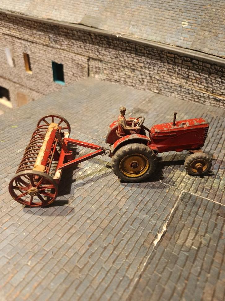 Tracteur Massey Harris + rateau Dinky Toys de 1954, Hobby & Loisirs créatifs, Voitures miniatures | 1:43, Utilisé, Tracteur et Agriculture