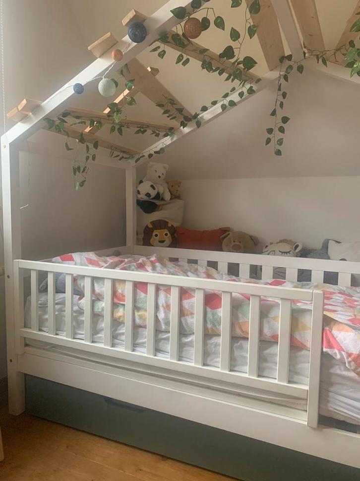 Bedhekje wit, Kinderen en Baby's, Kinderkamer | Bedden, Zo goed als nieuw, Matras, Ophalen