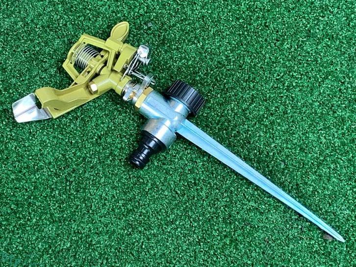 BTP Sectorsproeier op spike met gardena koppeling tik sproei, Zakelijke goederen, Machines en Bouw | Onderhoud en Reiniging