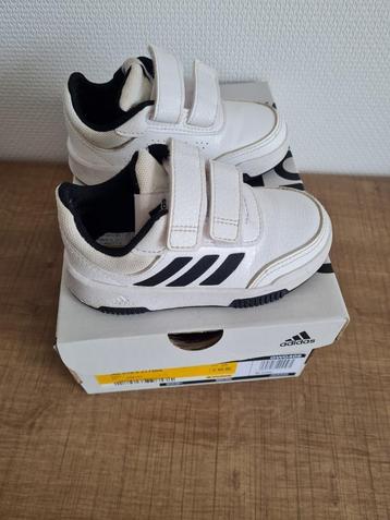Adidas Kinderschoen maat 25 beschikbaar voor biedingen
