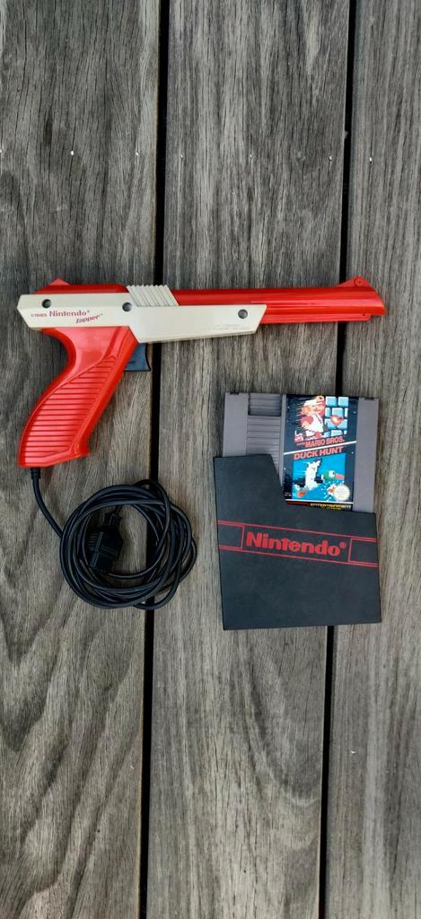Nintendo NES zapper, Games en Spelcomputers, Games | Nintendo NES, Zo goed als nieuw, Ophalen of Verzenden