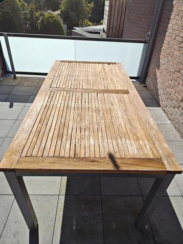 Tuintafel teak gratis  beschikbaar voor biedingen