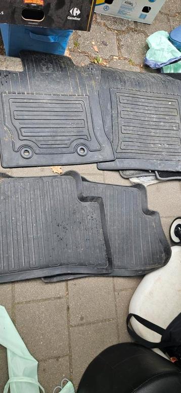 Tapis en caoutchouc pour toyota auris  beschikbaar voor biedingen