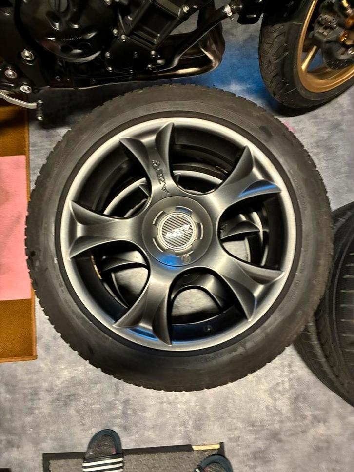 Jantes AZEV 18 pouces noires en bon état, Autos : Pièces & Accessoires, Pneus & Jantes, Pneu(s), Pneus hiver, 18 pouces, Enlèvement