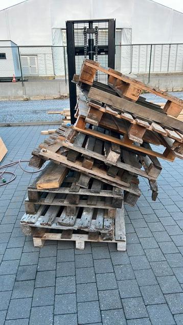 Gratis brandhout beschikbaar voor biedingen