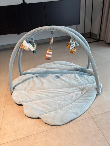 Zachte baby speelmat met boog beschikbaar voor biedingen