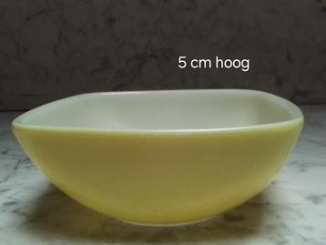 Vintage PYREX schaaltje beschikbaar voor biedingen