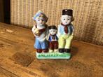 Vintage beeldje Hollands boerengezin in porselein, Ophalen, Zo goed als nieuw