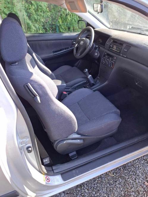toyota corolla 2004, Auto's, Toyota, Particulier, Corolla, Benzine, Euro 4, Stadsauto, 3 deurs, Handgeschakeld, Zilver of Grijs