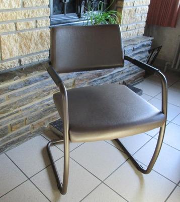 Stoel met armleuningen merk PERFECTA BIZZY - als NIEUW ! beschikbaar voor biedingen