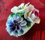 Decoratieve bloemen van Aristocrat bone china, Ophalen of Verzenden, Zo goed als nieuw, Porselein, Beeldje(s)