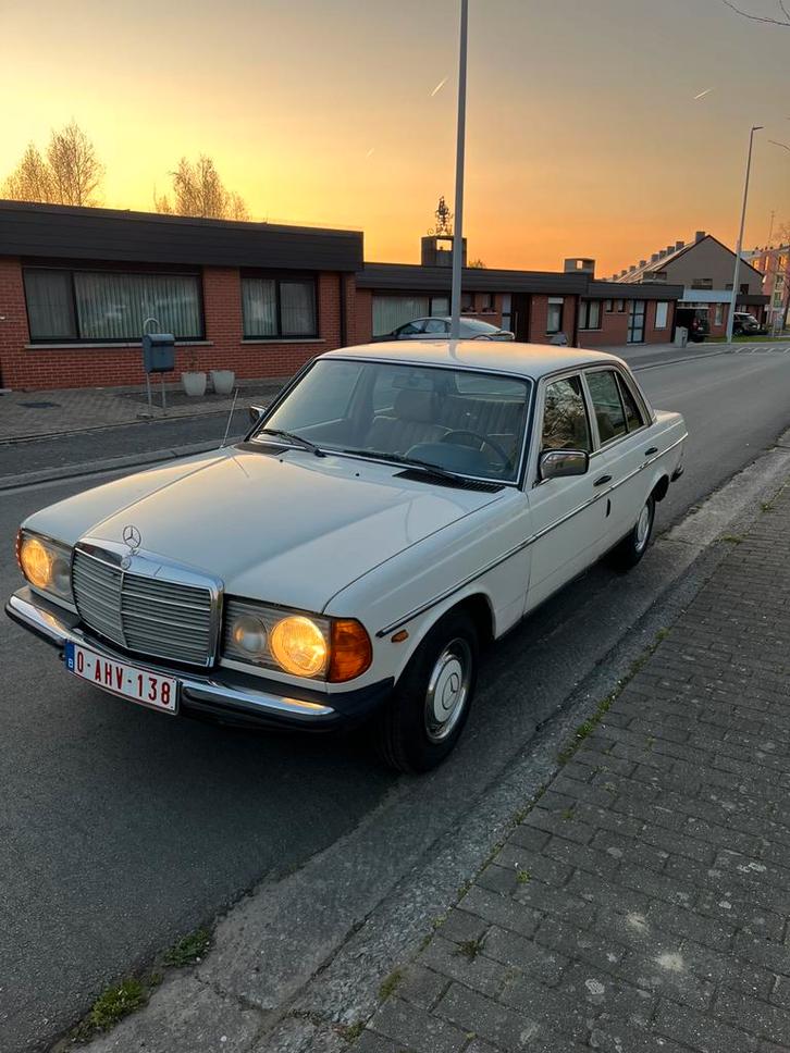 Mercedes 240 D w123 1982, Auto's, Mercedes-Benz, Particulier, 200-Serie, Diesel, Handgeschakeld, Wit, Onderhoudsboekje, Ophalen