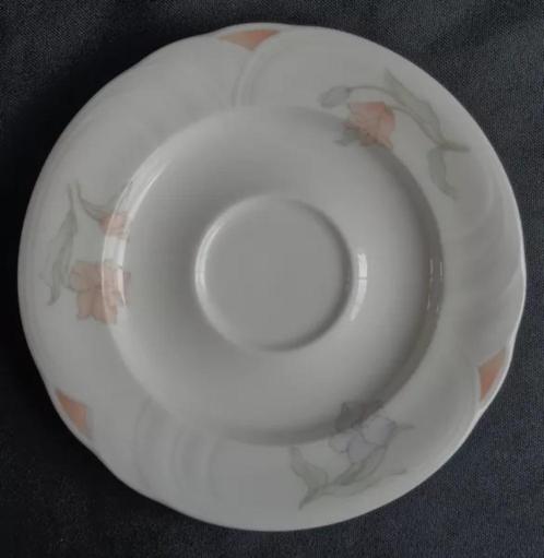 ROYAL ALBERT HORIZONS FANTASIA schotel van kopje 14cm v2 sau, Huis en Inrichting, Keuken | Servies, Zo goed als nieuw, Verzenden