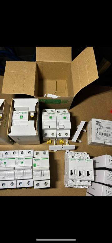 Schneider IC60N, Resi9 automaten en differentieels, Doe-het-zelf en Bouw, Ophalen