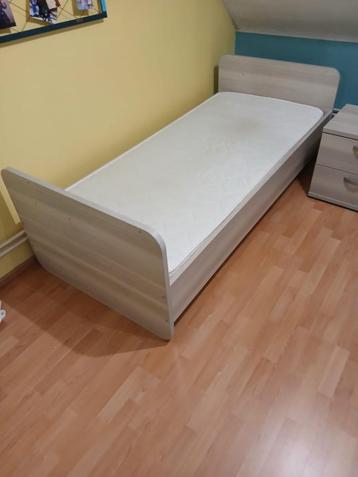 1 persoonsbed met matras GERESERVEERD beschikbaar voor biedingen