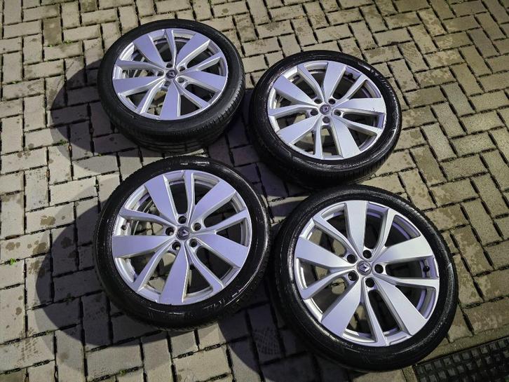 4 originele Scenic 4 - 20 inch velgen met zomerbanden, Auto-onderdelen, Banden en Velgen, Velg(en), Zomerbanden, 20 inch, 195 mm