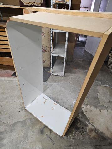 Gratis vitrinekastjes beschikbaar voor biedingen