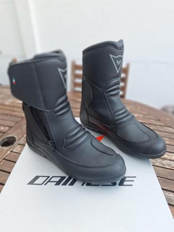 Dainese Gore-Tex motorlaars, Ophalen