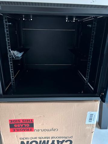 Caymon 9 unit serverrack gebruikt maar krasvrij beschikbaar voor biedingen