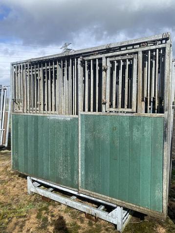 paardenboxen beschikbaar voor biedingen