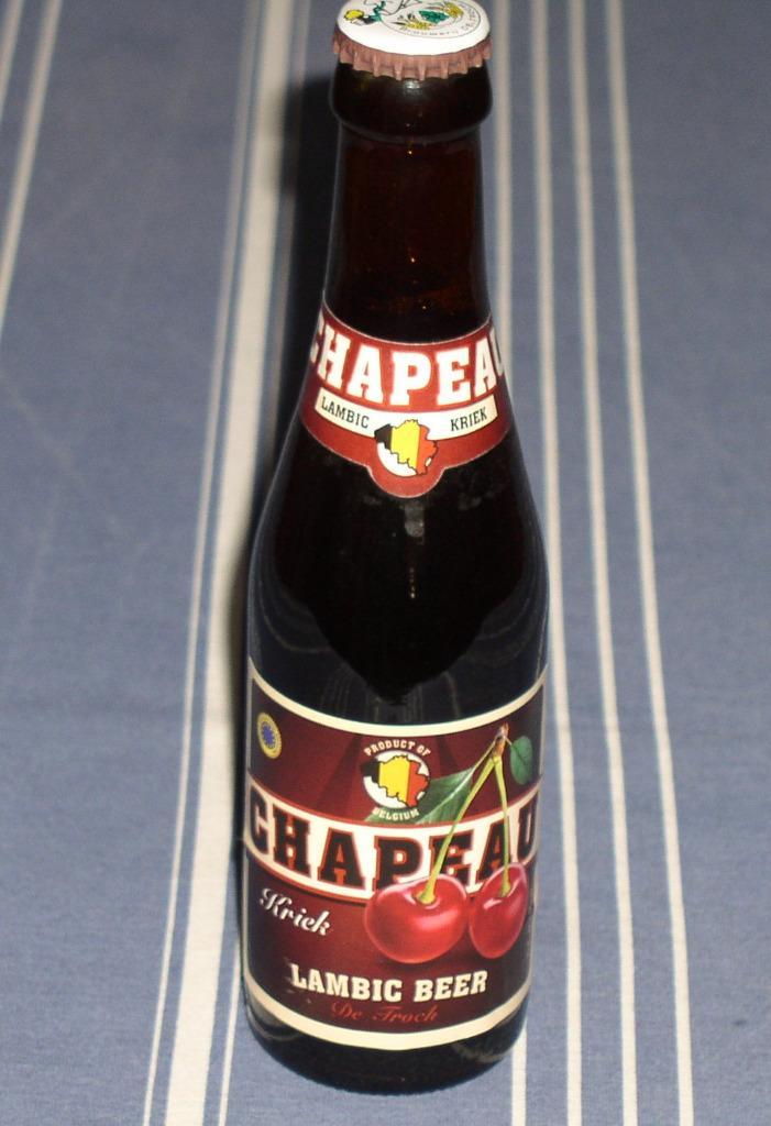 Gevuld bierflesje 'Chapeau' Brouwerij De Troch Wambeek, Verzamelen, Biermerken, Nieuw, Flesje(s), Overige merken, Ophalen of Verzenden