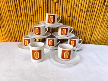 7 kopjes en schotels en 1 creamer vintage 1970 Mitterteich beschikbaar voor biedingen