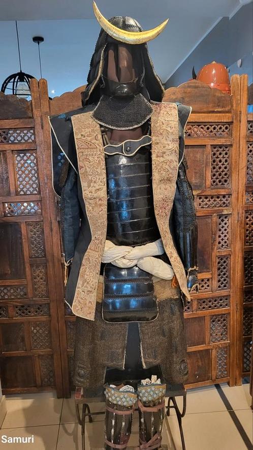 450 jaar oude Yoroi Momoyama Armor & Jinbaori, Verzamelen, Militaria | Algemeen, Overige soorten, Zwaard of Sabel, Ophalen of Verzenden