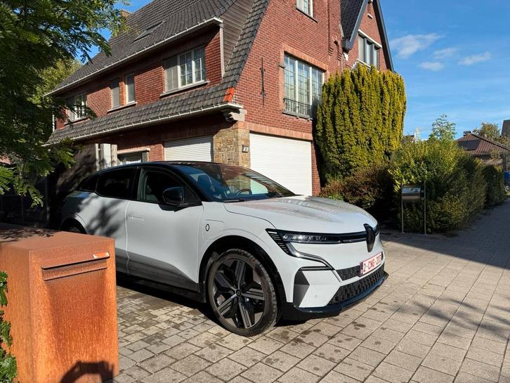 Renault Mégane E-Tech EV60 Iconic – Full option – 22.700 km, Auto's, Renault, Particulier, Mégane, 360° camera, ABS, Achteruitrijcamera