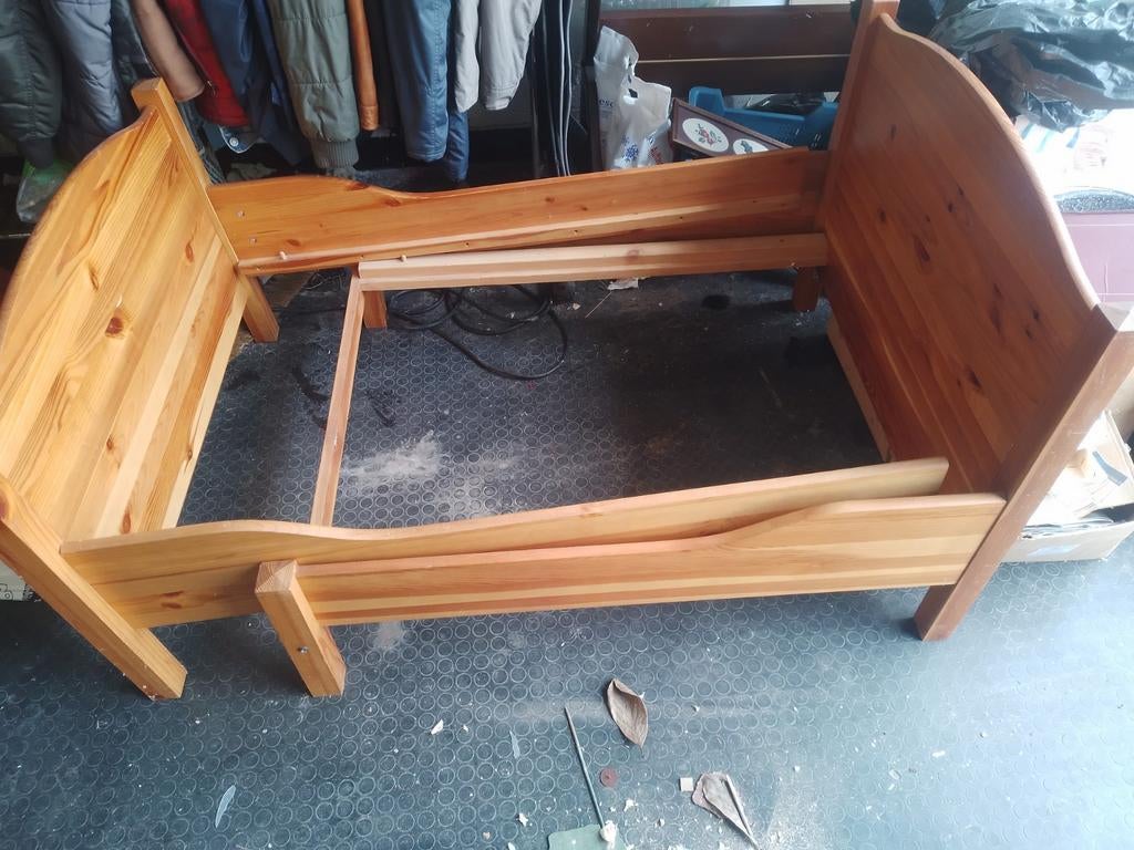 Uitschuifbaar bed dat mee met je kind groeit, Ophalen, Lattenbodem