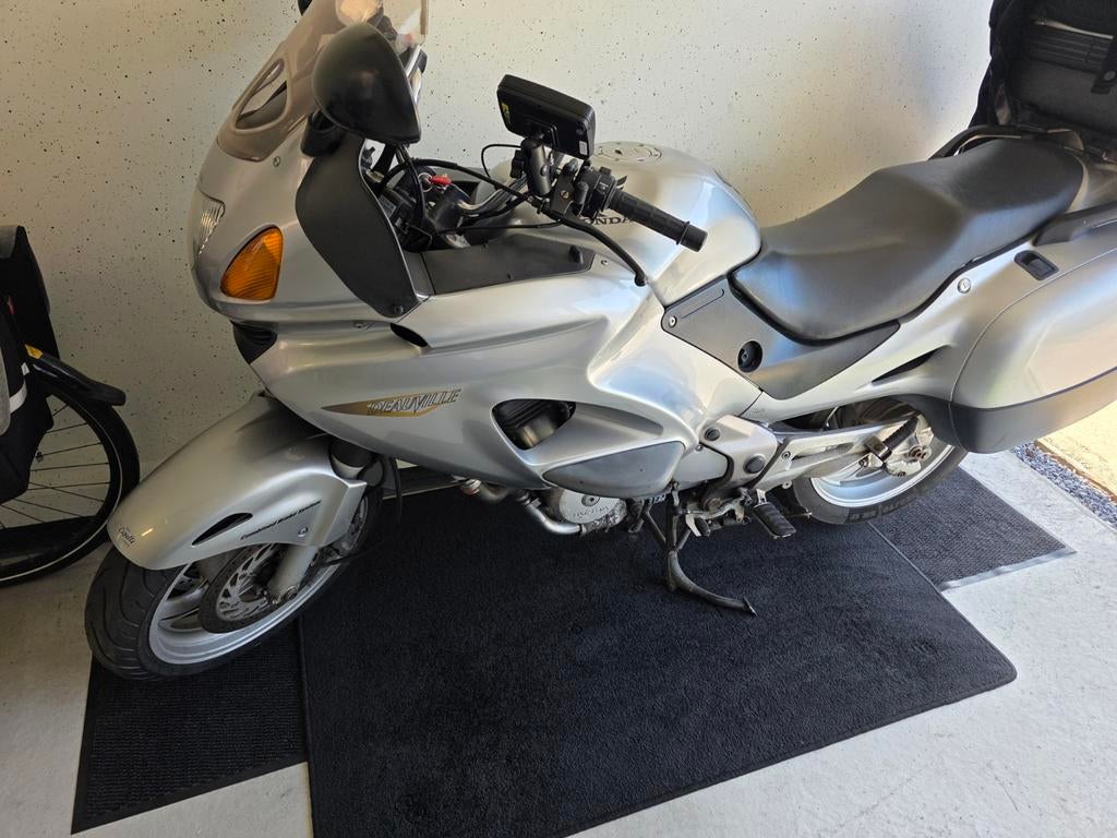 moto deauville 650, Motos, Motos | Honda, Particulier