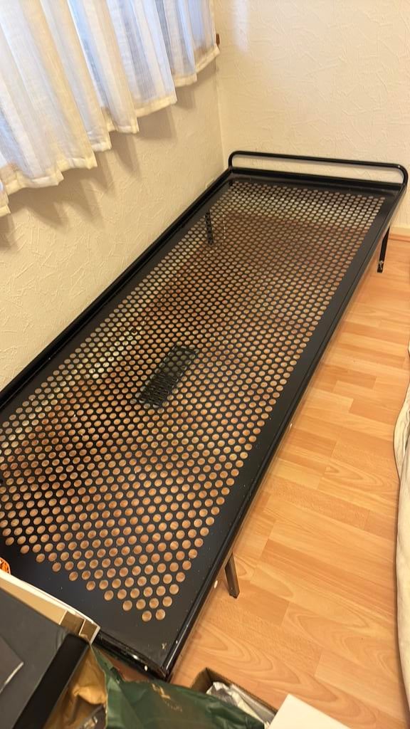 Lit avec sommier intégré, Maison & Meubles, Une personne, Utilisé, Noir, Enlèvement