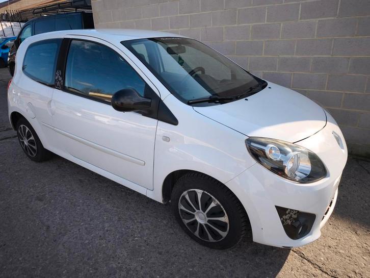 Renault Twingo légèrement accidentée, Autos : Divers, Voitures accidentées, Renault, Boîte manuelle, Essence, Blanc, Enlèvement