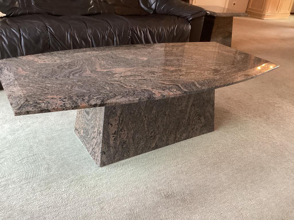 Salontafel in graniet + 3 bijzettafeltjes, Ophalen
