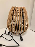 Tafel lamp uit rotan met drie pootjes, Ophalen of Verzenden, Zo goed als nieuw
