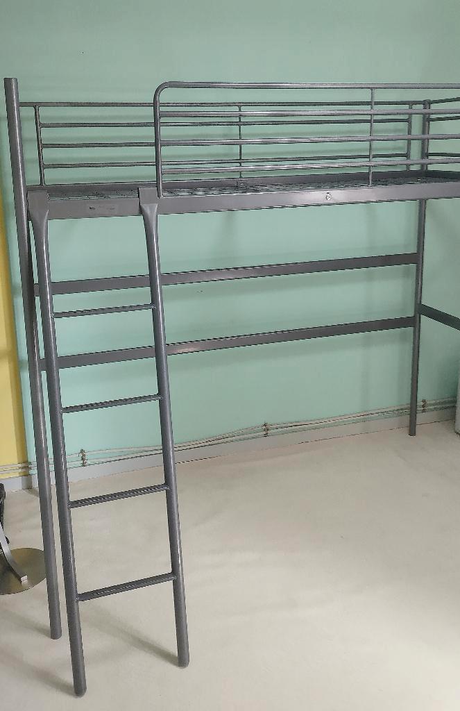 Lit mezzanine, lit bébé, lits superposés, métal, bon état, Enfants & Bébés, Chambre d'enfant | Lits superposés & Lits mezzanines