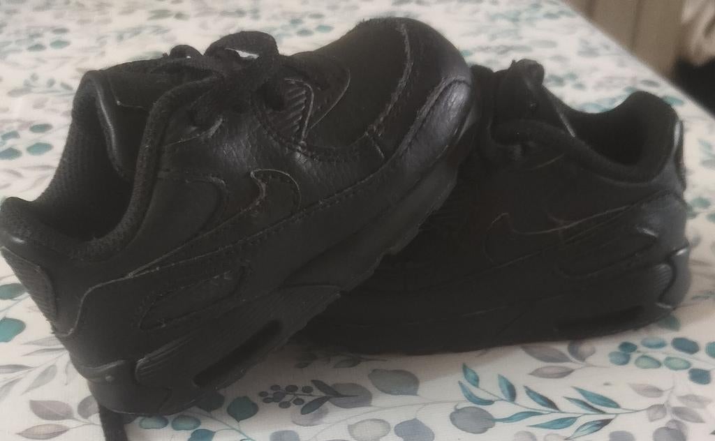 NIKE AIR MAX 90 KIDS, 
FULL BLACK, maat22, Kinderen en Baby's, NIKE, Ophalen of Verzenden, Jongen of Meisje, Sportschoenen