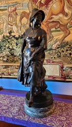Een groot antiek beeldje gepatineerd brons, Enlèvement, Bronze