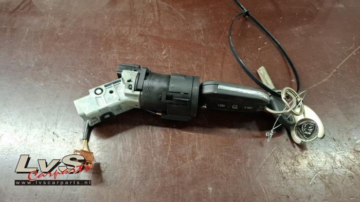 Serrure de contact + clé d'un Peugeot 208, Autos : Pièces & Accessoires, -, 3 mois de garantie, Utilisé, -