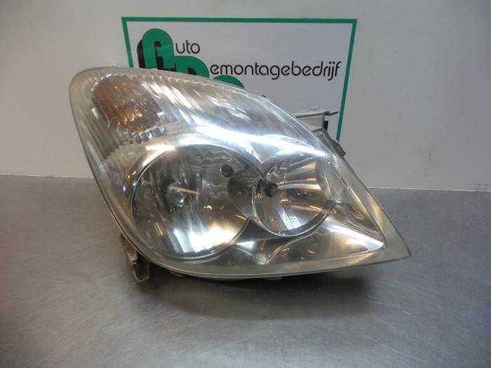 Phare droit d'un Toyota Corolla Verso, Autos : Pièces & Accessoires, Éclairage, Toyota, Utilisé, 3 mois de garantie, Enlèvement ou Envoi