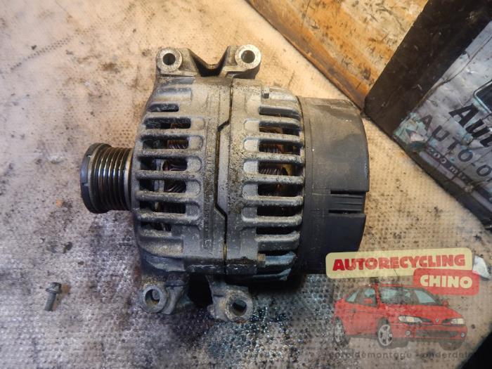 Dynamo van een Mercedes E-Klasse, Auto-onderdelen, Motor en Toebehoren, Mercedes-Benz, Gebruikt, 3 maanden garantie, Ophalen of Verzenden