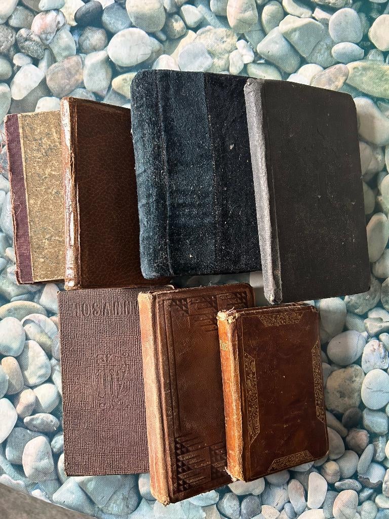 lot de 8 livres religieux anciens, Boeken, Godsdienst en Theologie, Gelezen, Christendom | Katholiek, Ophalen of Verzenden