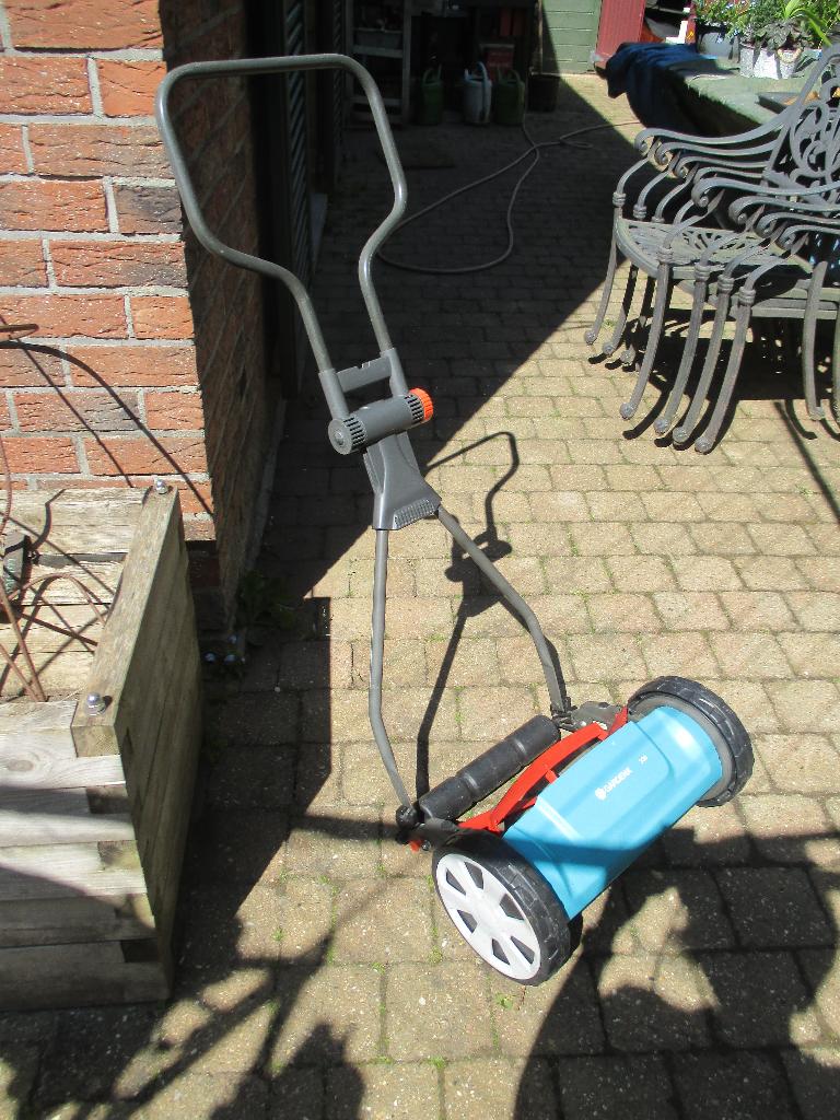 Tondeuse manuelle Gardena 330 Classic, Jardin & Terrasse, Tondeuses à gazon manuelles, Comme neuf, 30 à 39 cm, Enlèvement