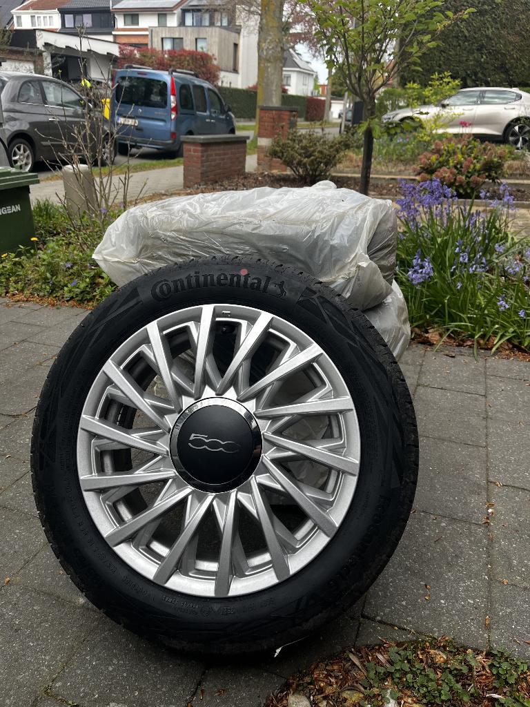 Complete Nieuwe set 4x Zomerbanden + Velgen Fiat 500, Ophalen, 15 inch, Banden en Velgen, Nieuw