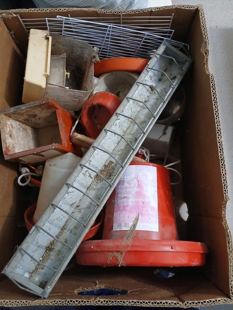 Pluimvee spullen voor vogels en kuikens 10 euro voor de doos, Ophalen