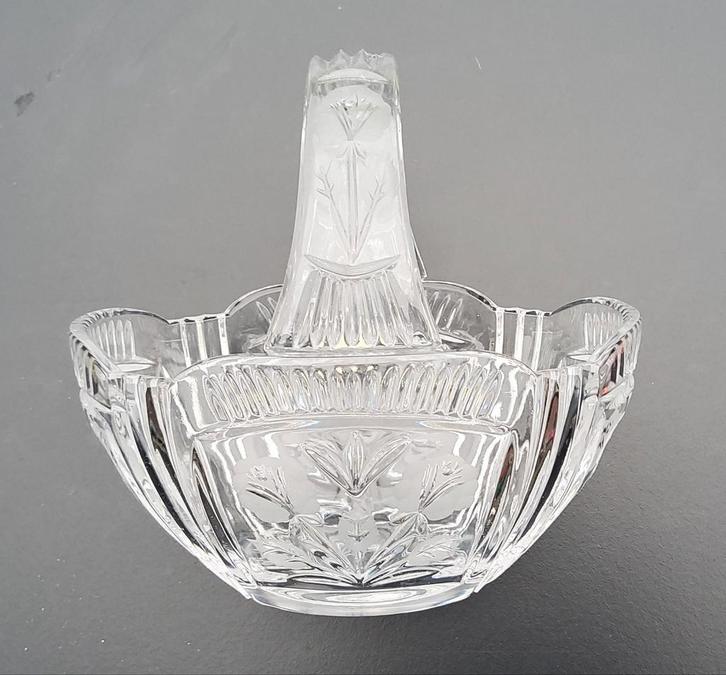 2) Kristallen mandje met gegraveerde decoratie, Antiek en Kunst, Antiek | Glaswerk en Kristal, Ophalen