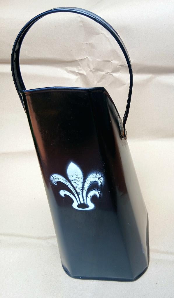 Authentieke zwarte kolenkit met Franse lelie – Brocante, Ophalen