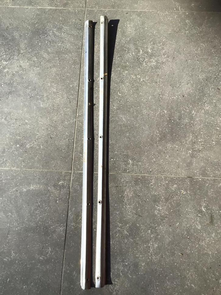 RAILS FIXATION MOQUETTE ENTREE DE PORTES PORSCHE 911 (1968), Autos : Pièces & Accessoires, Carrosserie & Tôlerie, Porte, Porsche