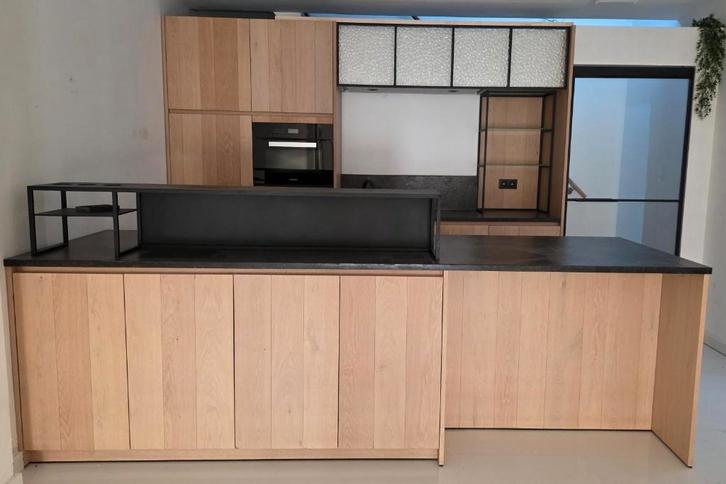 Cuisine en chêne de la meilleure salle d'exposition, Maison & Meubles, Cuisine | Cuisines complètes, Neuf, Autres types, Brun