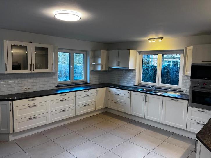 Cuisine Ixina à Waterloo, Maison & Meubles, Cuisine | Cuisines complètes, Utilisé, Cuisine en U, Blanc, Granit ou Pierre, Sans poignée