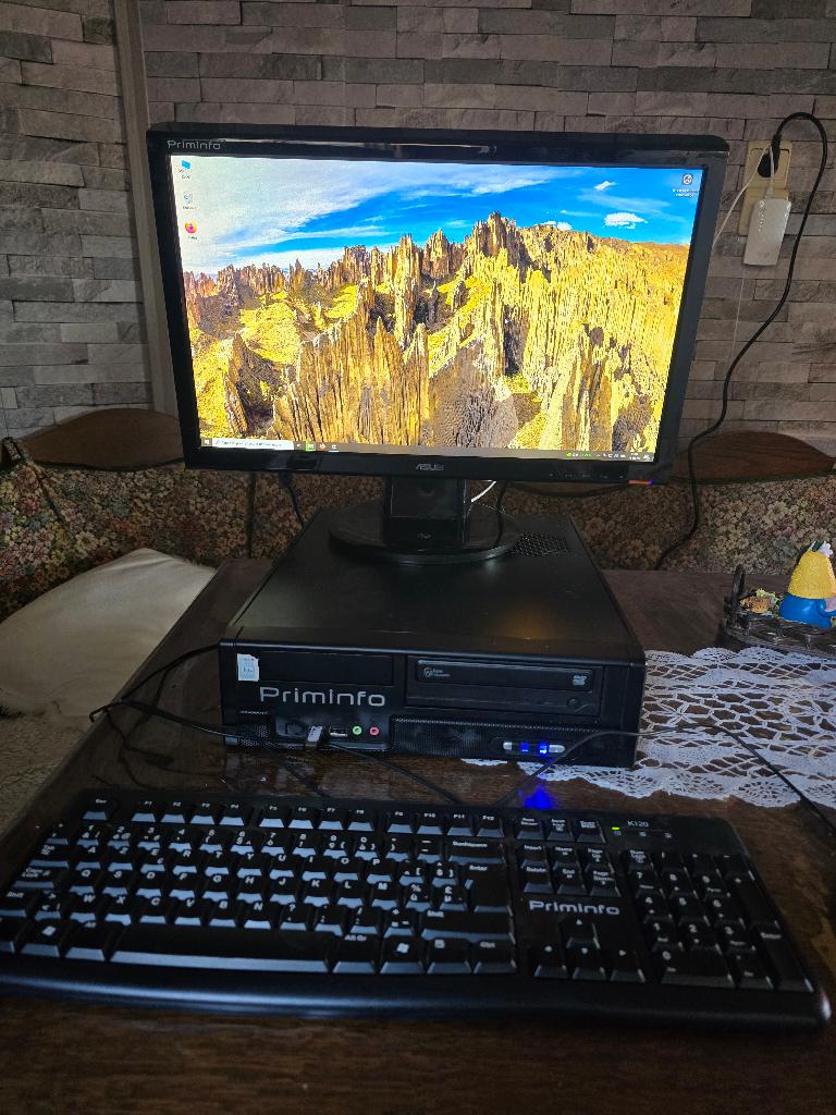 Ordinateur de bureau, Informatique & Logiciels, Ordinateurs de bureau, Reconditionné, 2 à 3 Ghz, HDD, 4 GB, Avec moniteur, Enlèvement